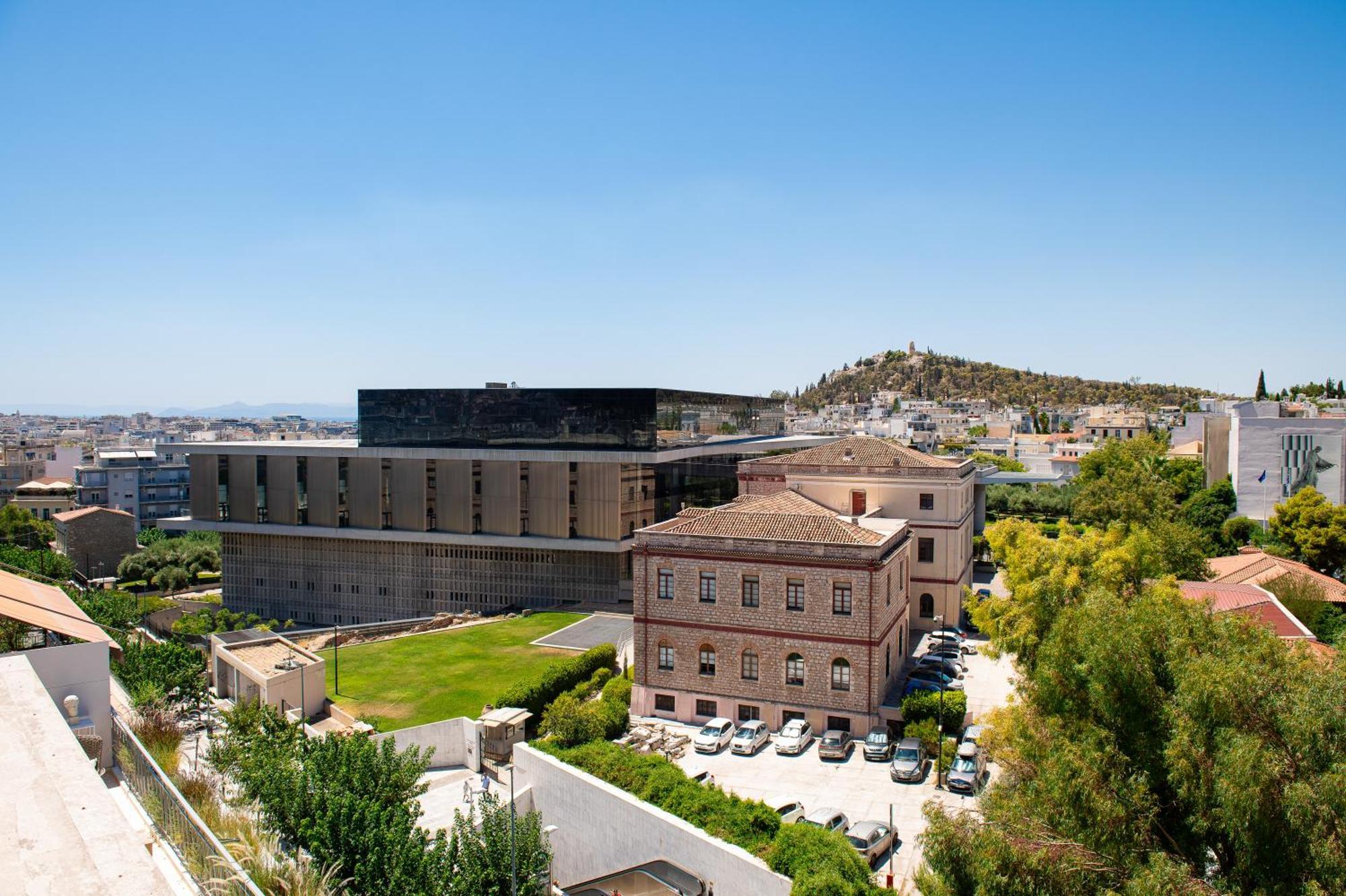 A Stylish Modern On Makrygianni Str Next To Areopagitou And The Acropolis Museum Athen