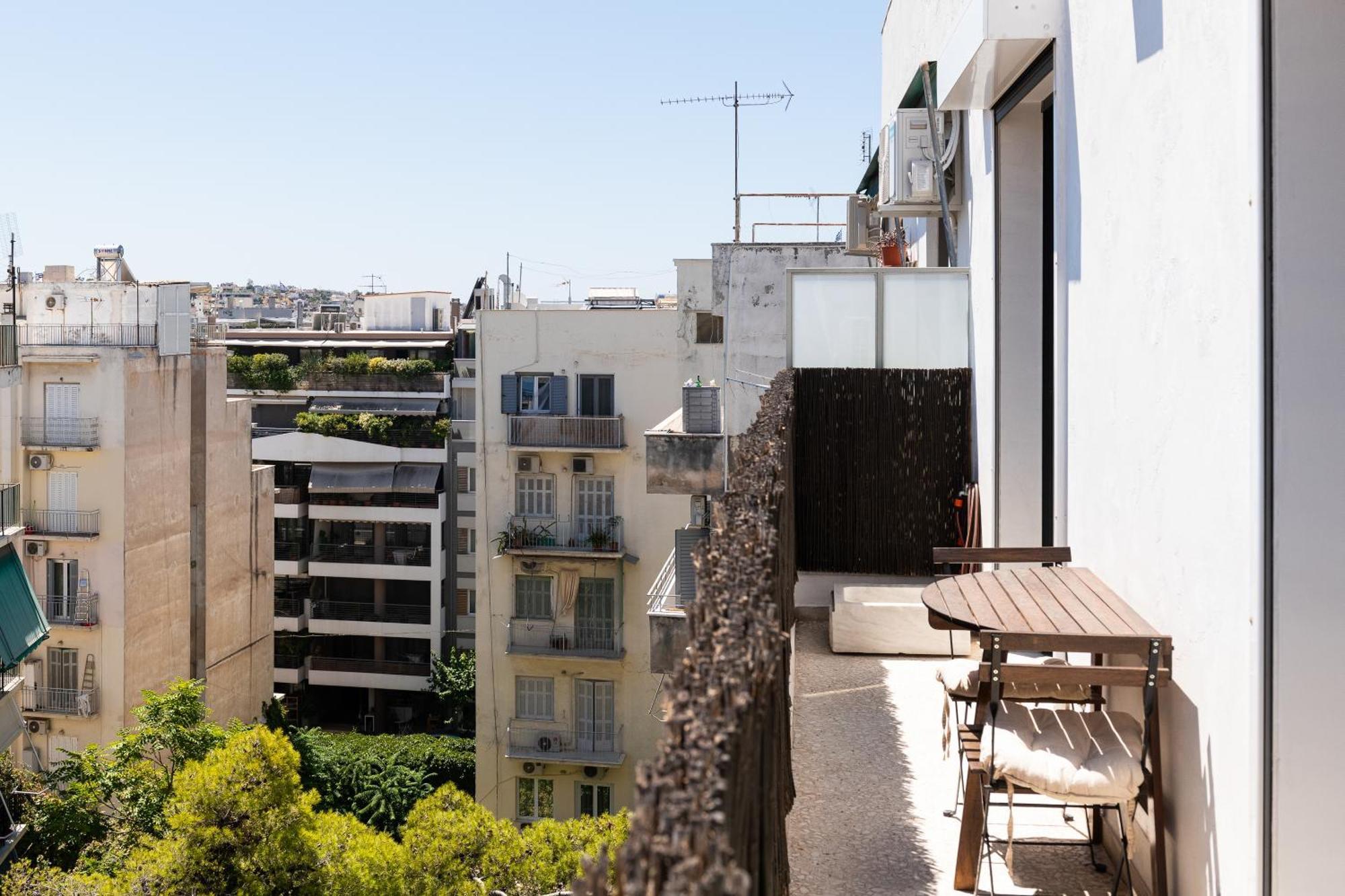 A Stylish Modern On Makrygianni Str Next To Areopagitou And The Acropolis Museum Athen