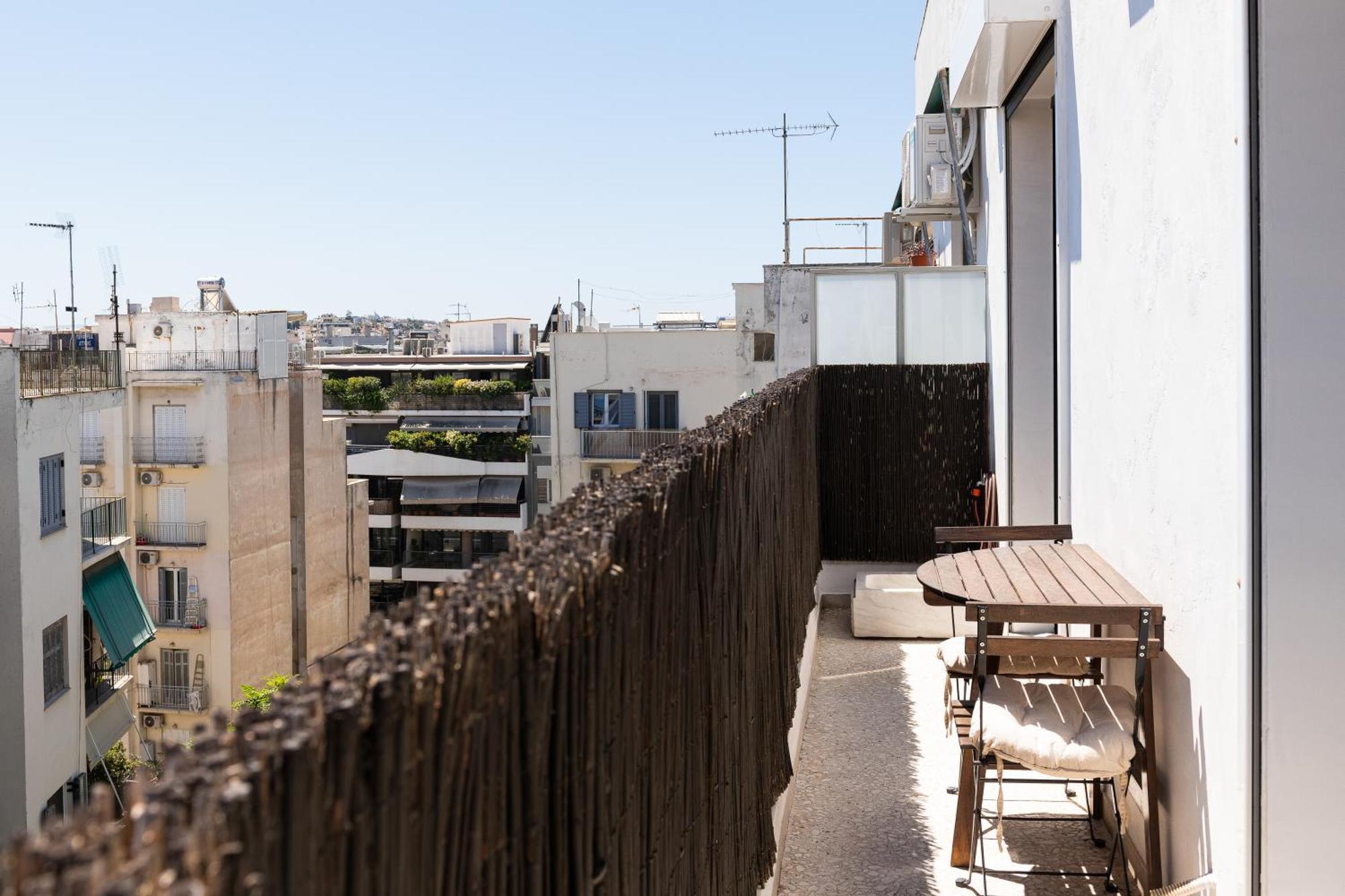 A Stylish Modern On Makrygianni Str Next To Areopagitou And The Acropolis Museum Athen