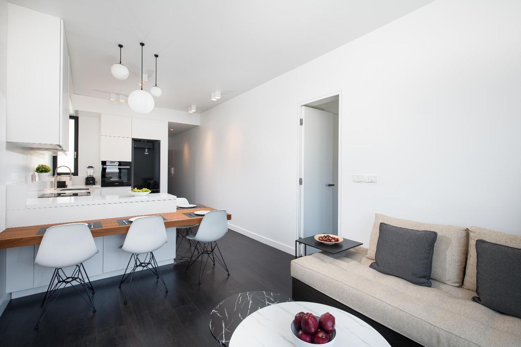 A Stylish Modern On Makrygianni Str Next To Areopagitou And The Acropolis Museum