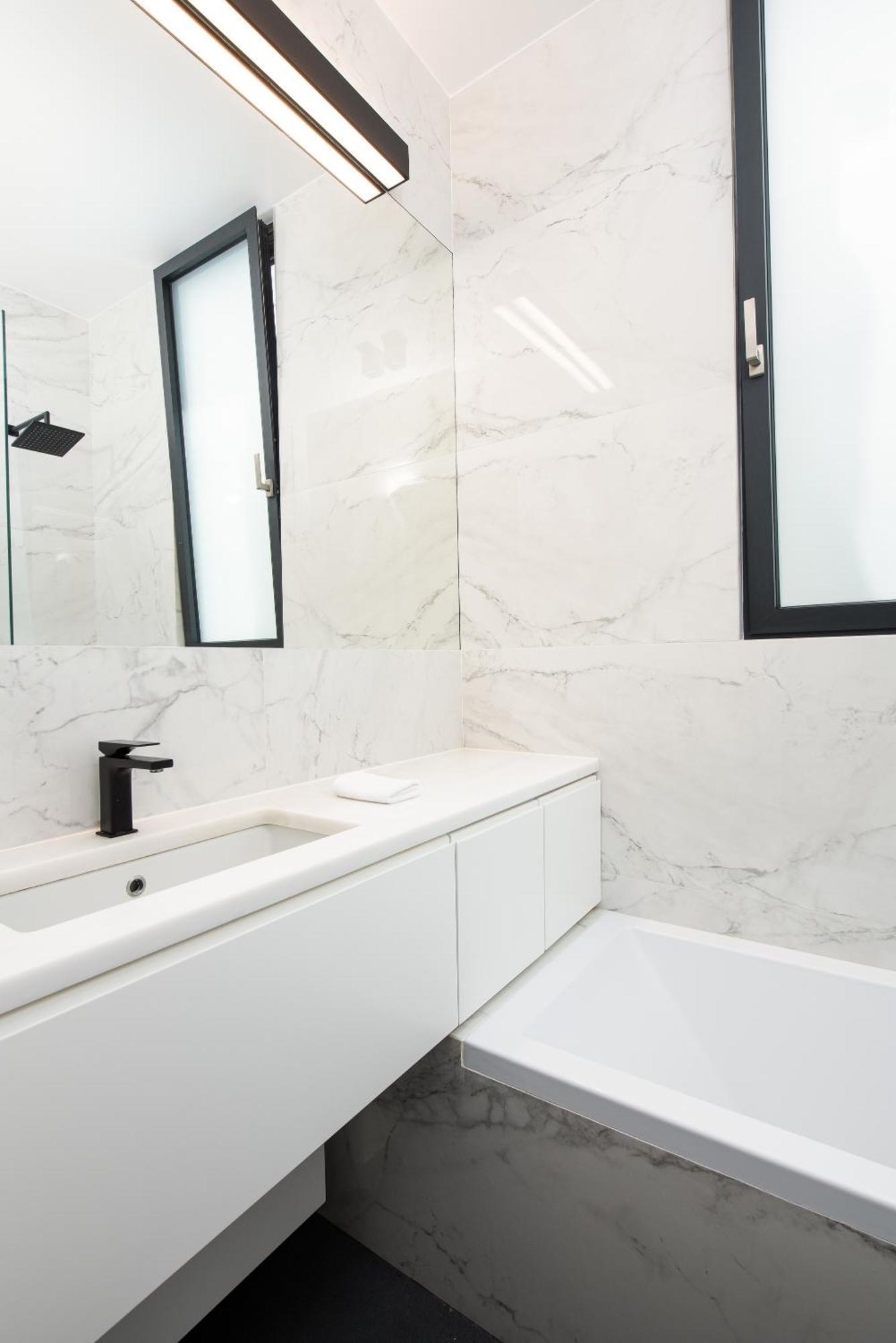 A Stylish Modern On Makrygianni Str Next To Areopagitou And The Acropolis Museum * Αθήνα